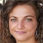 Psicologa impartisce lezioni per studenti di scuola primaria e secondaria per recupero e potenziamento e offre doposcuola specialistico per DSA e BES